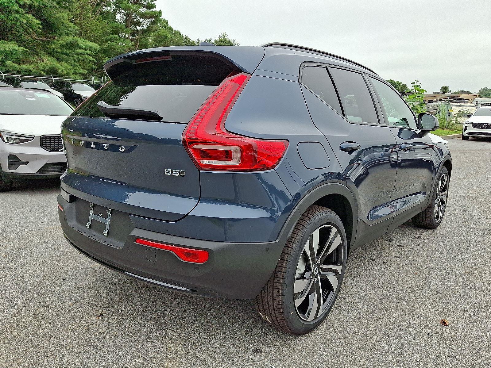 2026 Volvo XC40 photo 3