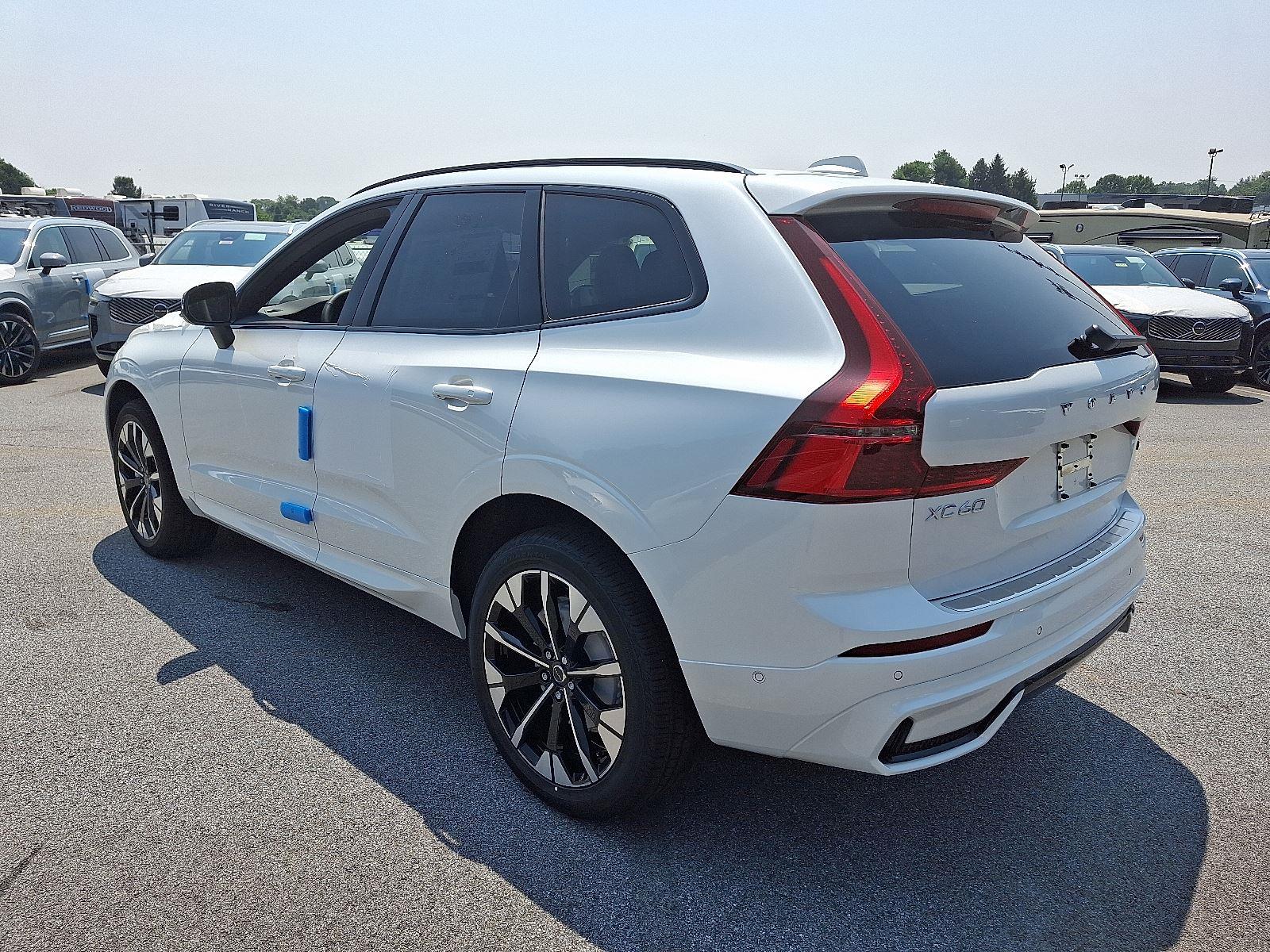 2026 Volvo XC60 B5 Plus photo 3