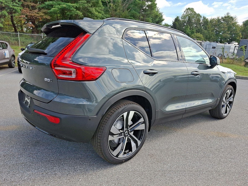 New 2026 Volvo XC40 B5 Ultra SUV