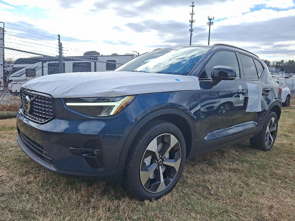 New 2026 Volvo XC40 B5 Plus SUV
