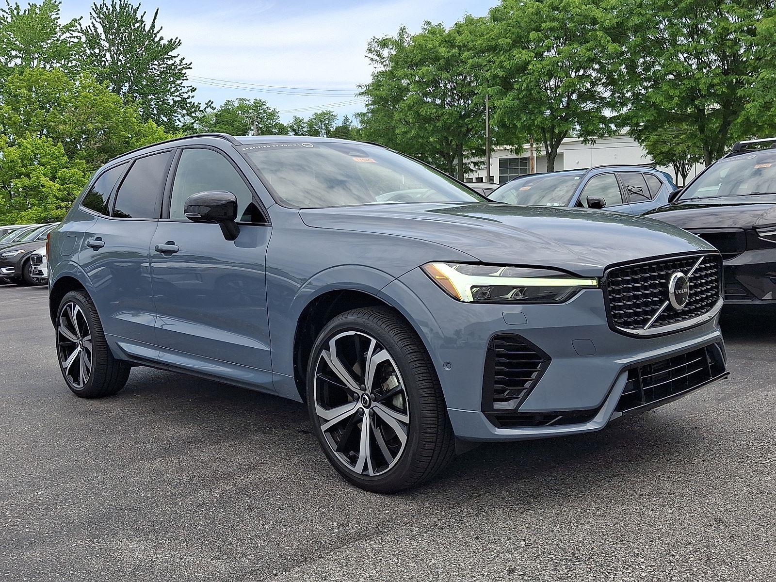 2023 Volvo XC60 T8 Ultimate Dark Theme AWD's photo