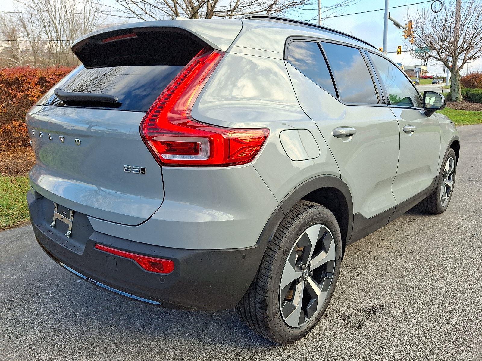2026 Volvo XC40 Plus photo 4