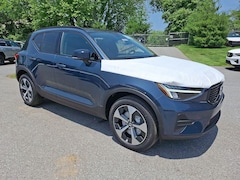 2026 Volvo XC40 B5 Core SUV