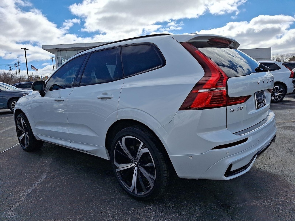 Certified 2023 Volvo XC60 Recharge Plug-In Hybrid Ultimate Dark Theme SUV