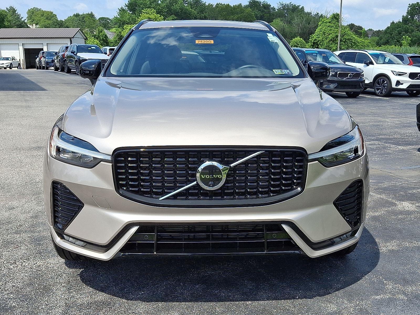 2025 Volvo XC60 B5 Plus photo 2