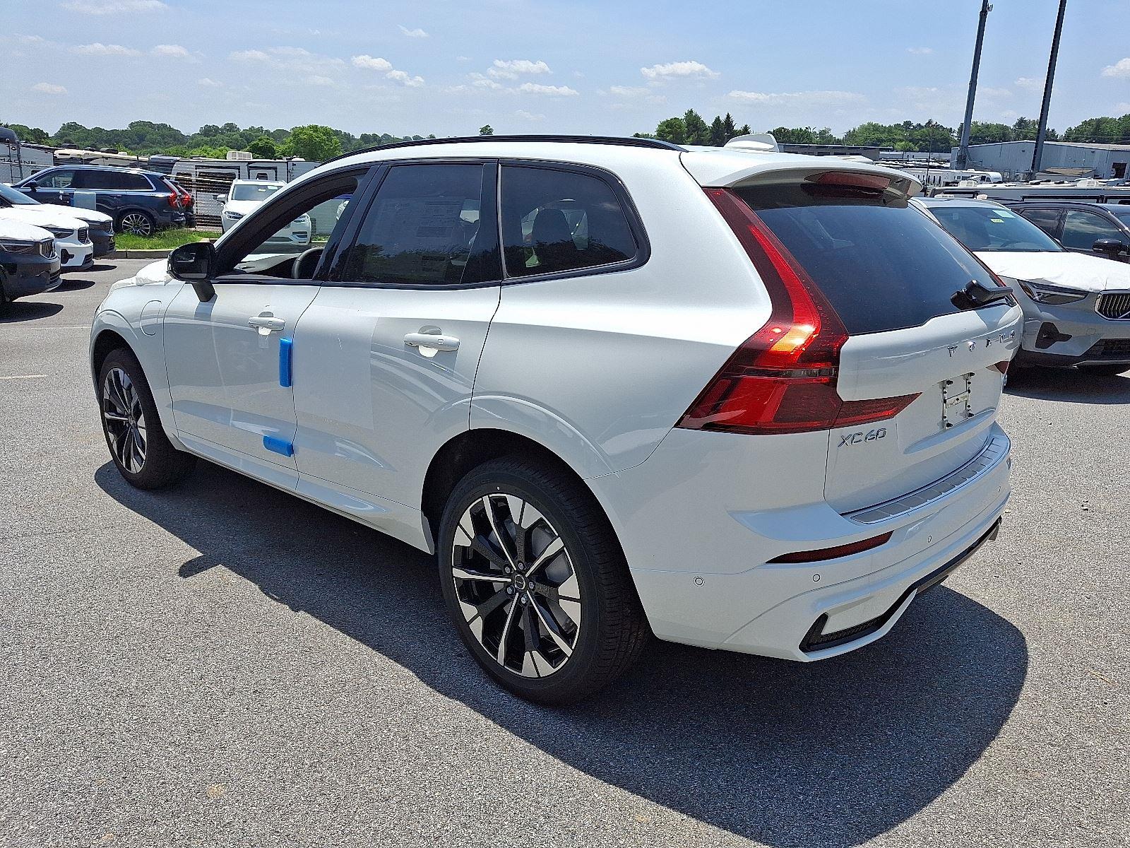 2026 Volvo XC60 Hybrid T8 Plus photo 3