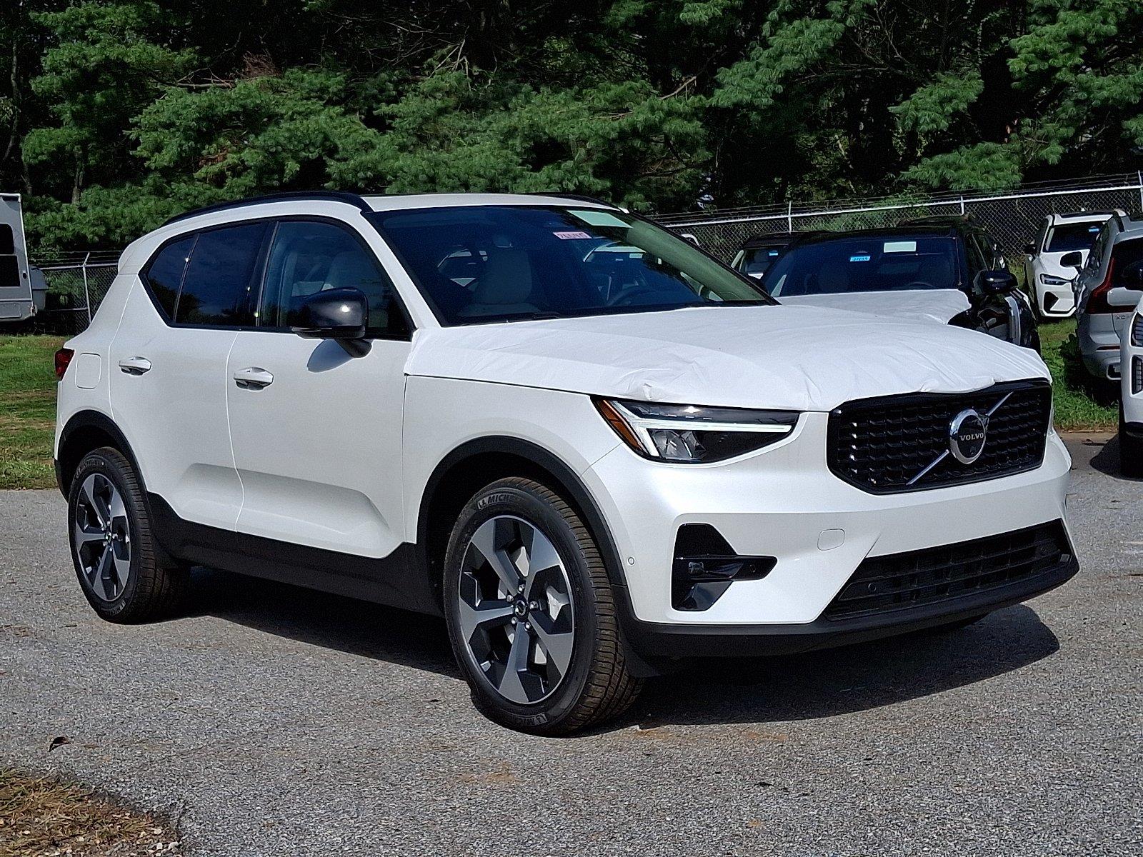 2026 Volvo XC40 B5 Plus AWD SUV