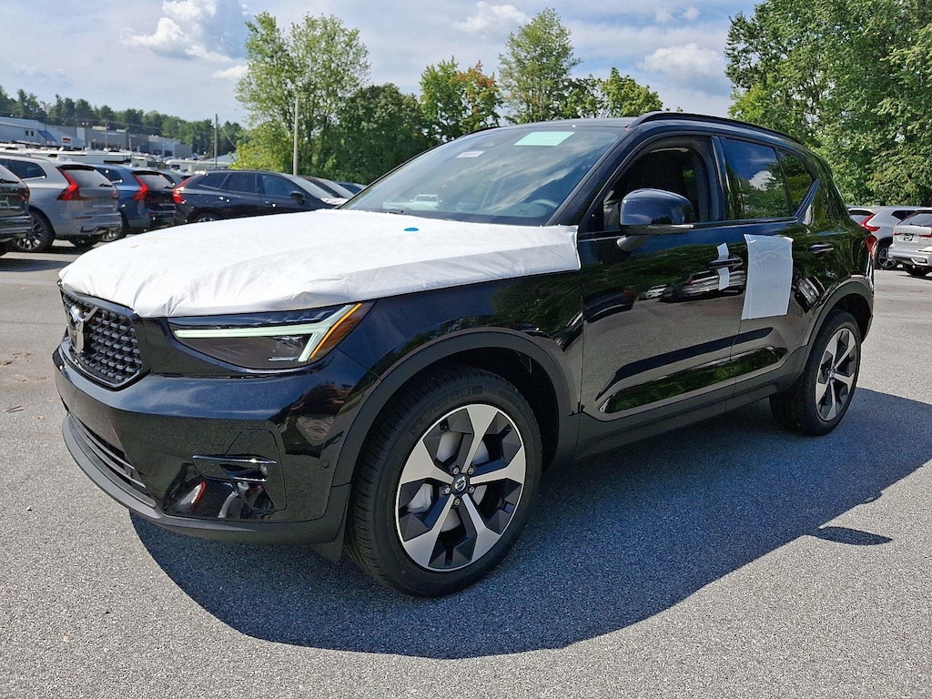 New 2026 Volvo XC40 B5 Plus SUV