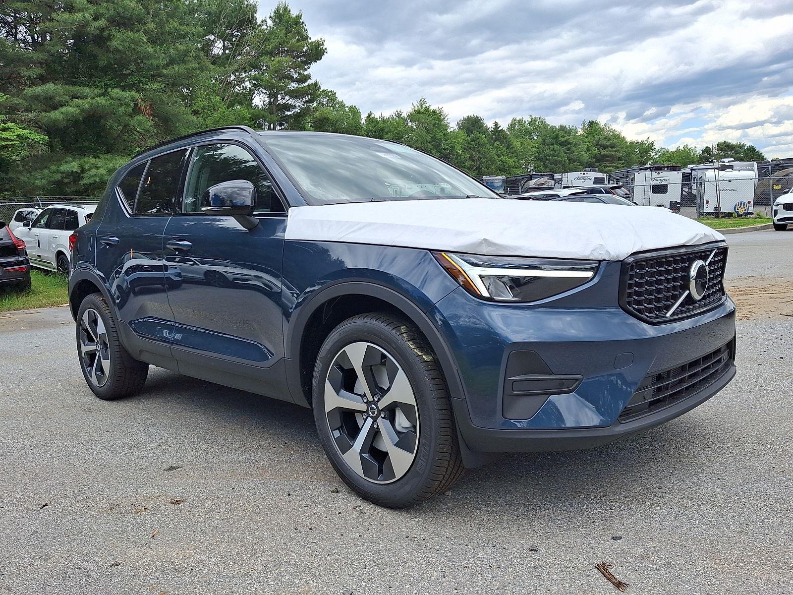 2026 Volvo XC40 B5 Core Dark AWD's photo