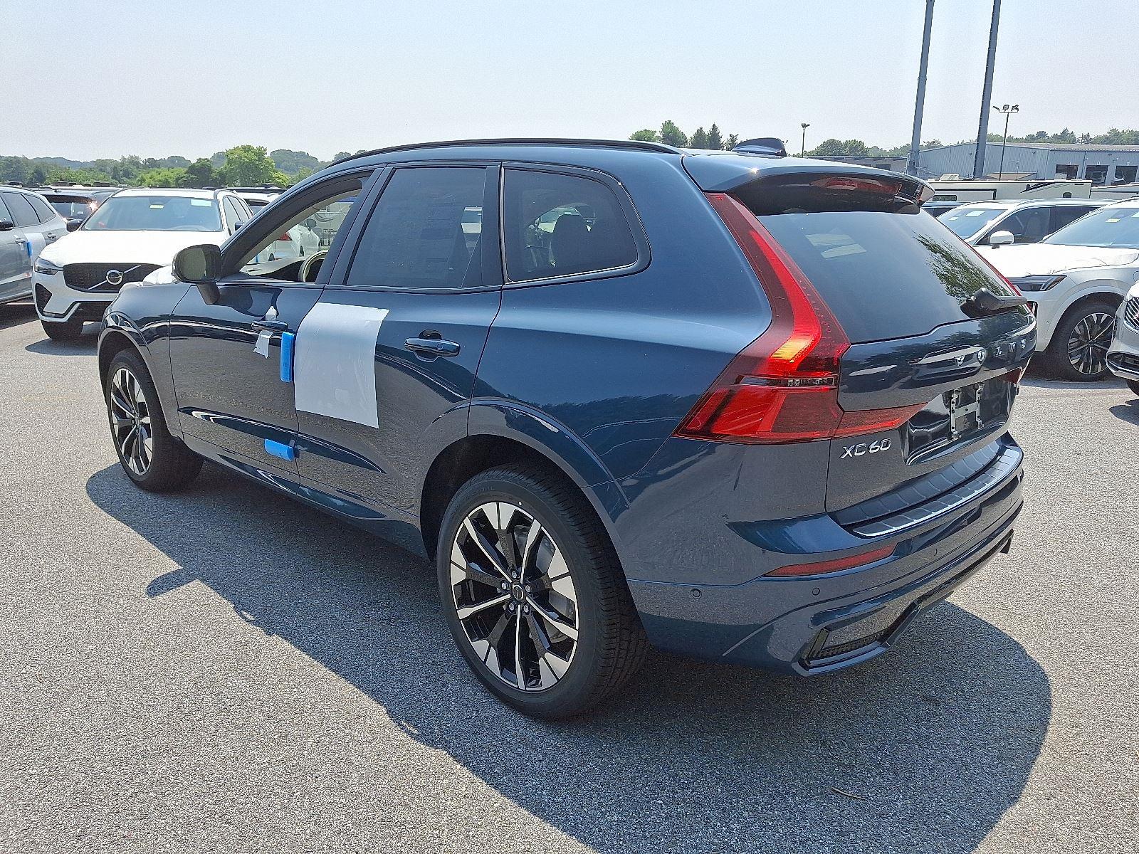 2026 Volvo XC60 B5 photo 3