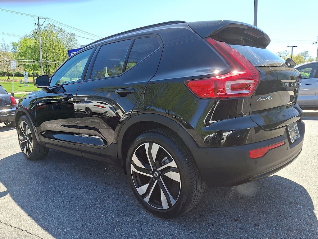 Certified 2025 Volvo XC40 Ultra Dark Theme SUV