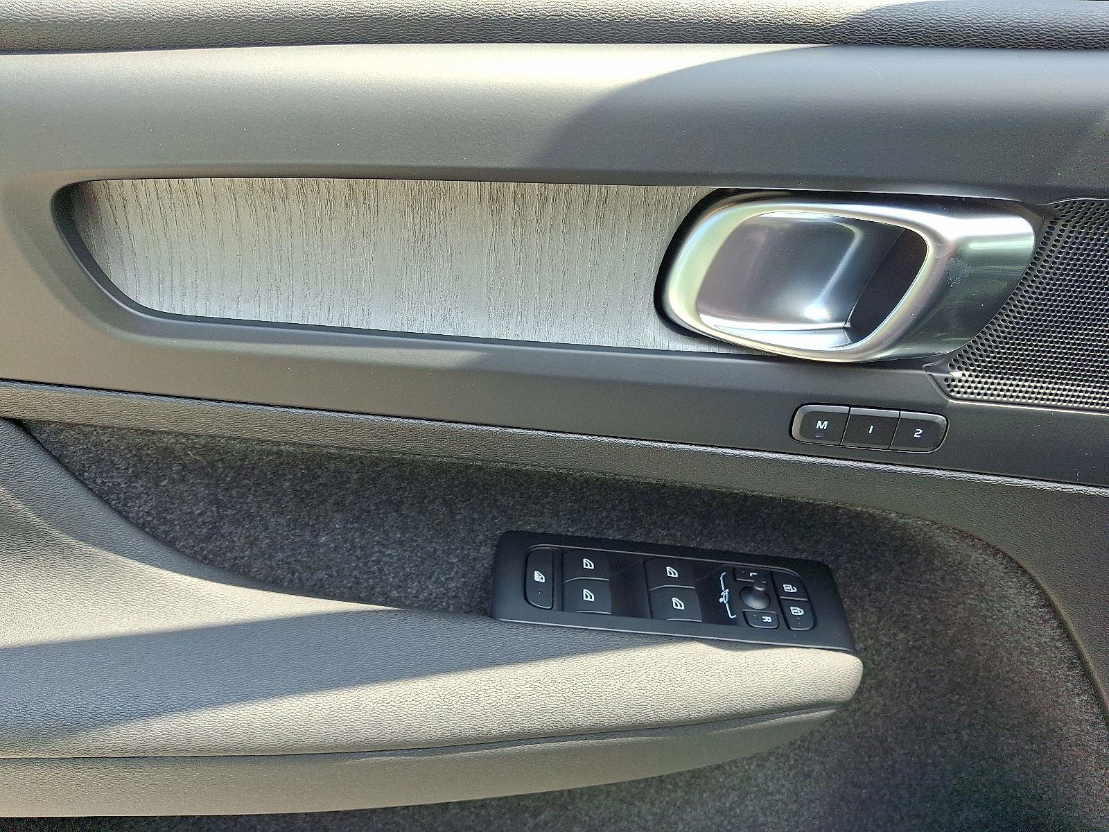 2026 Volvo XC40 Core - Photo 8