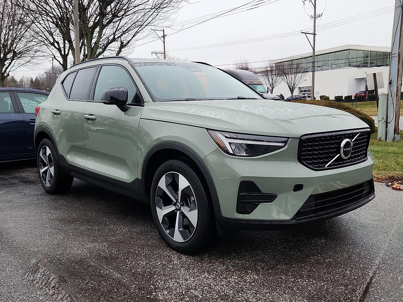 2024 Volvo XC40 Core's photo