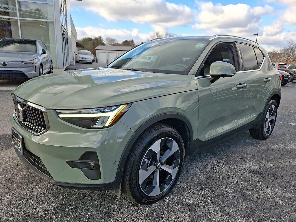 Used 2025 Volvo XC40 Plus Bright Theme SUV