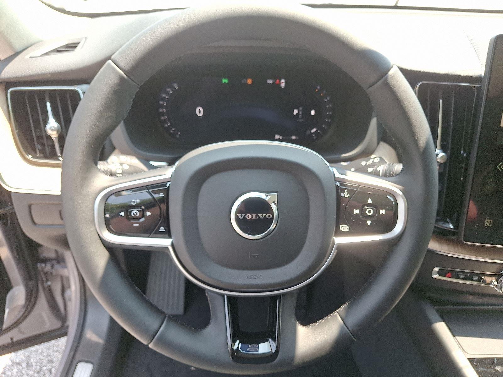 2026 Volvo XC60 Plus - Photo 14