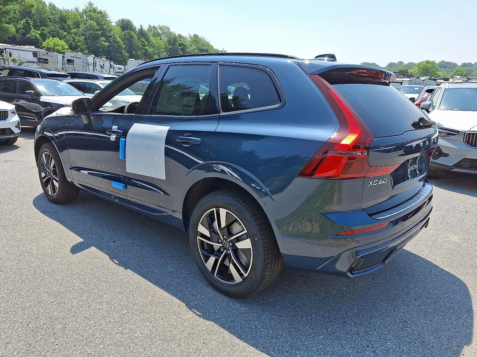 2026 Volvo XC60 Hybrid T8 Core photo 3