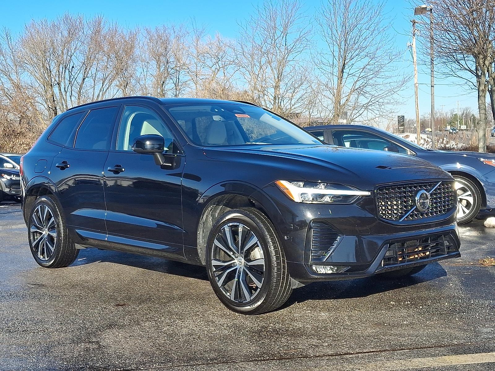 2023 Volvo XC60 Plus's photo