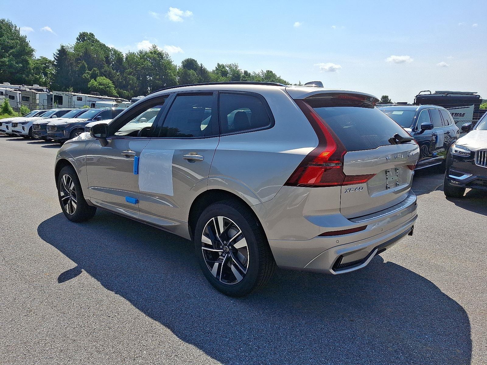 2026 Volvo XC60 B5 Core photo 3