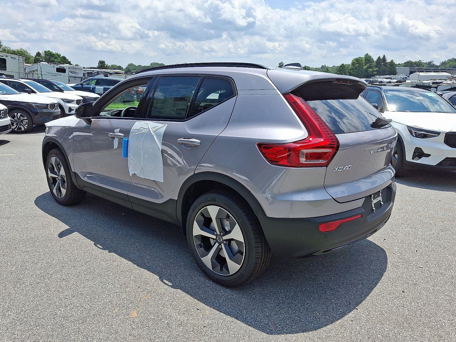 2026 Volvo XC40 Core - Photo 3