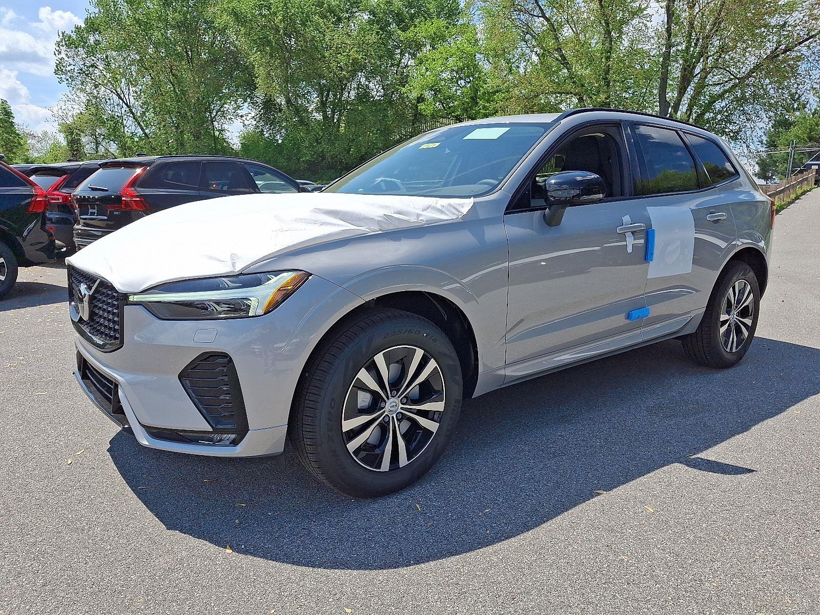 2025 Volvo XC60 B5 Core photo 2