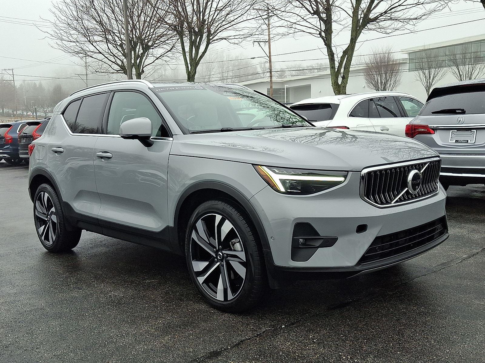 2025 Volvo XC40 SUV 