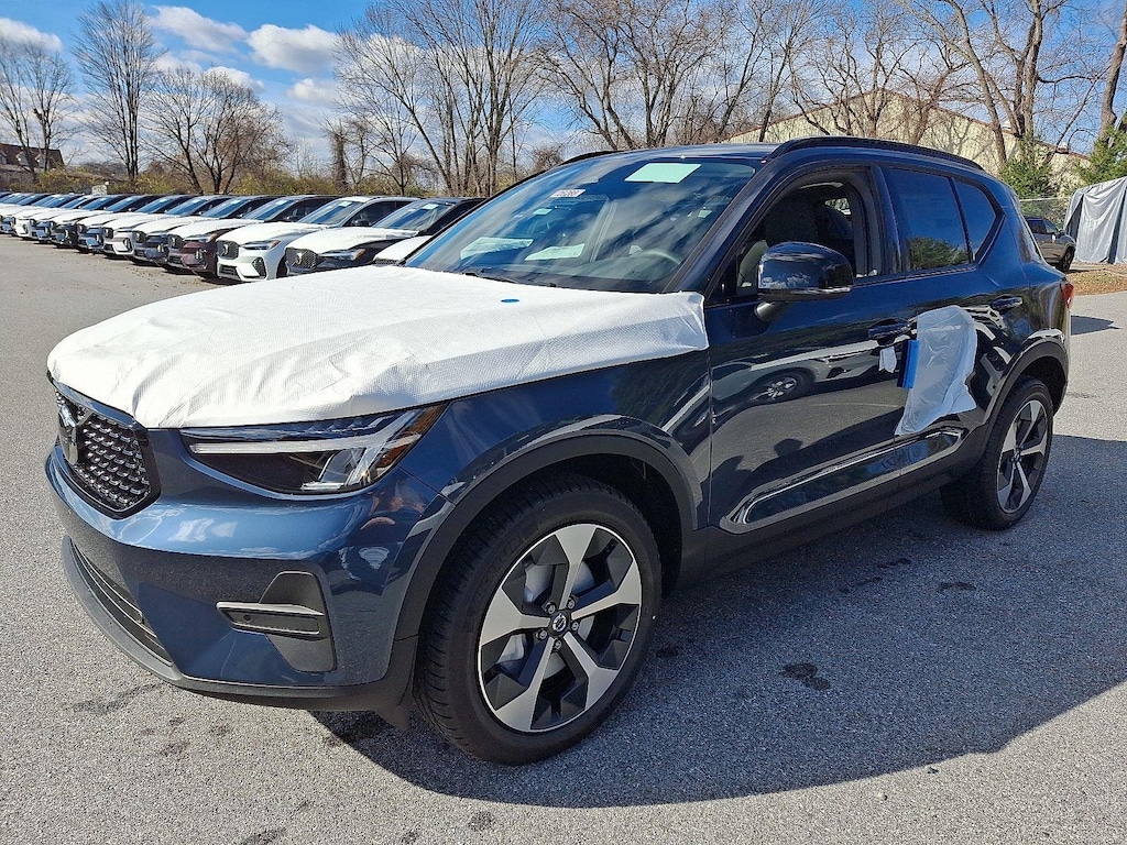 New 2026 Volvo XC40 B5 Core SUV