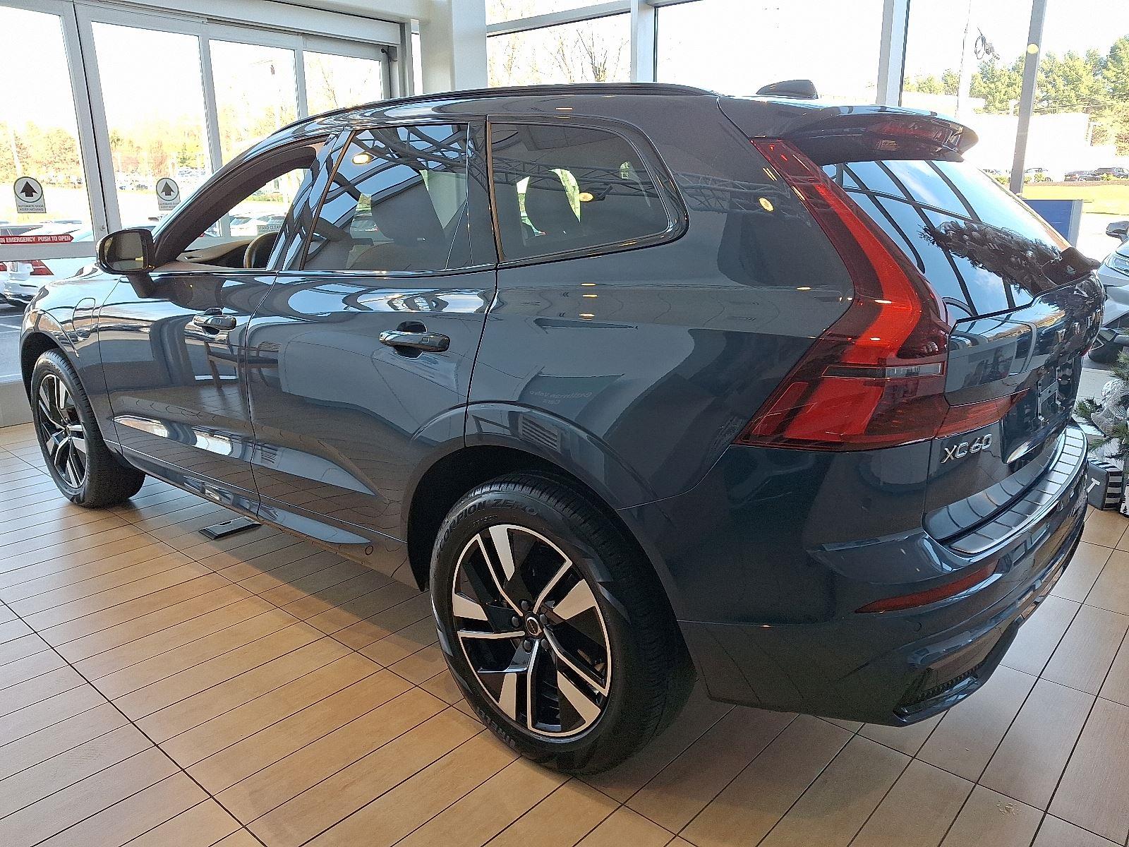 2026 Volvo XC60 Hybrid T8 Core photo 3