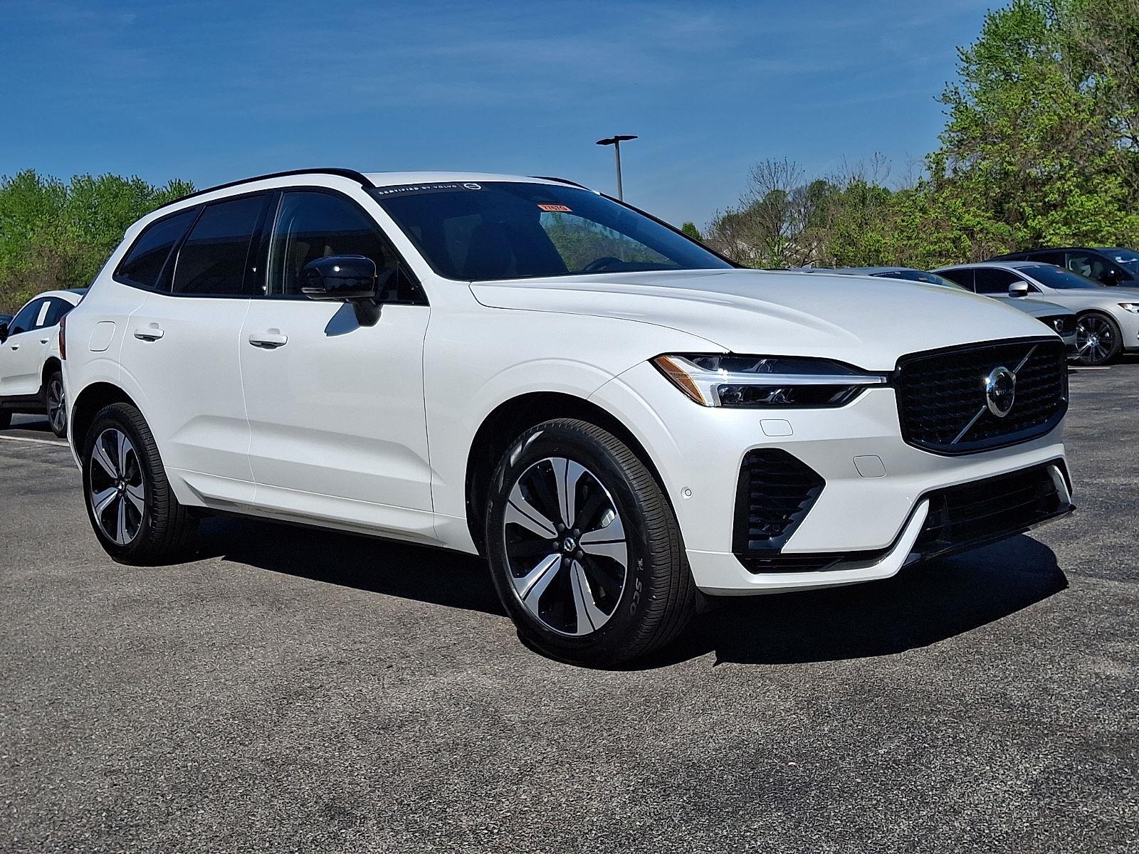 2025 Volvo XC60 T8 Plus Dark AWD's photo