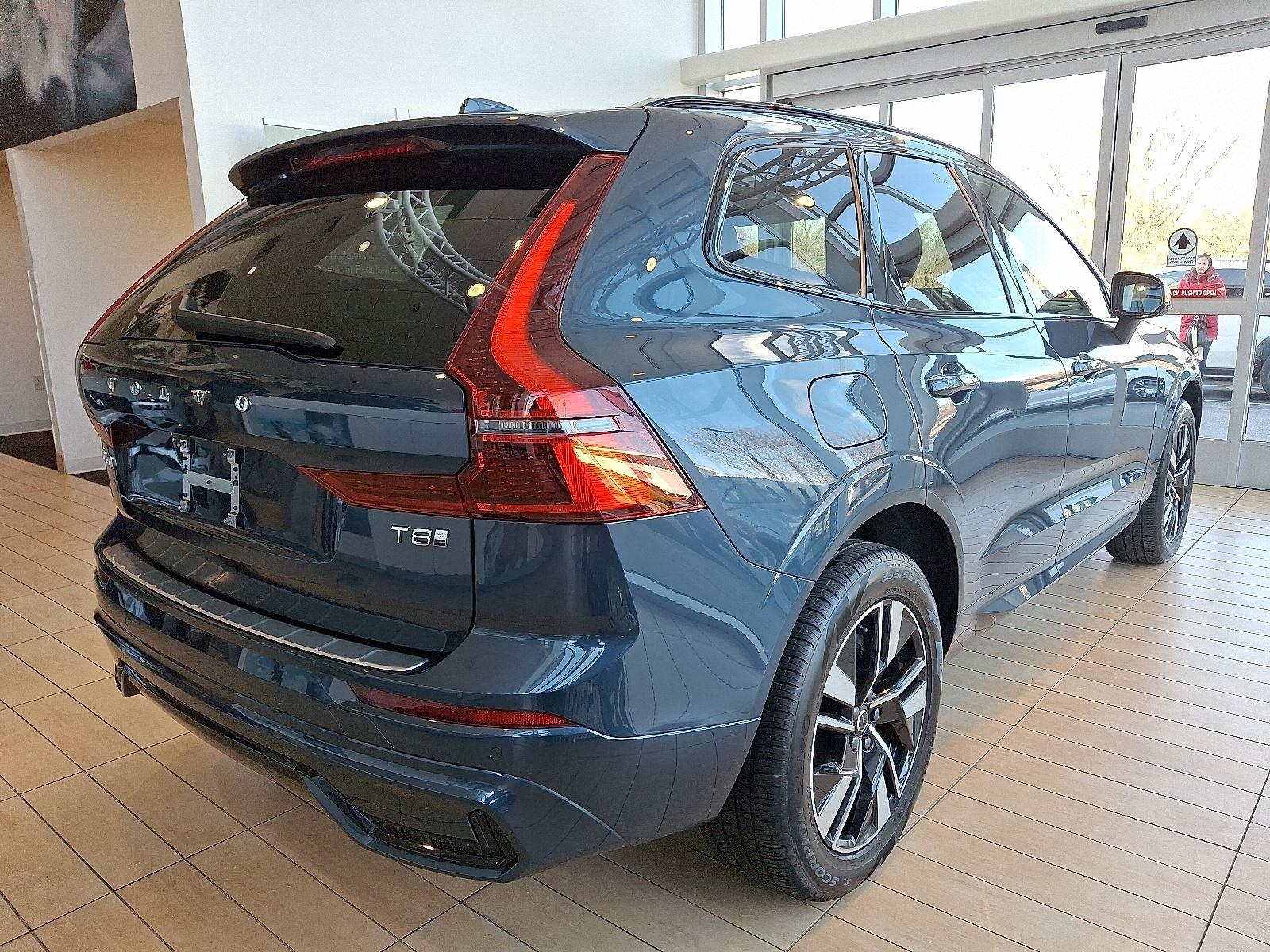 2026 Volvo XC60 Hybrid T8 Core photo 4