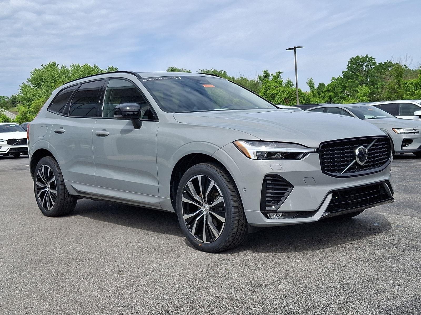 2024 Volvo XC60 B5 Plus Dark Theme AWD's photo