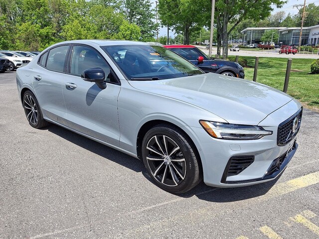 2025 Volvo S60 Plug-In Hybrid Plus Sedan