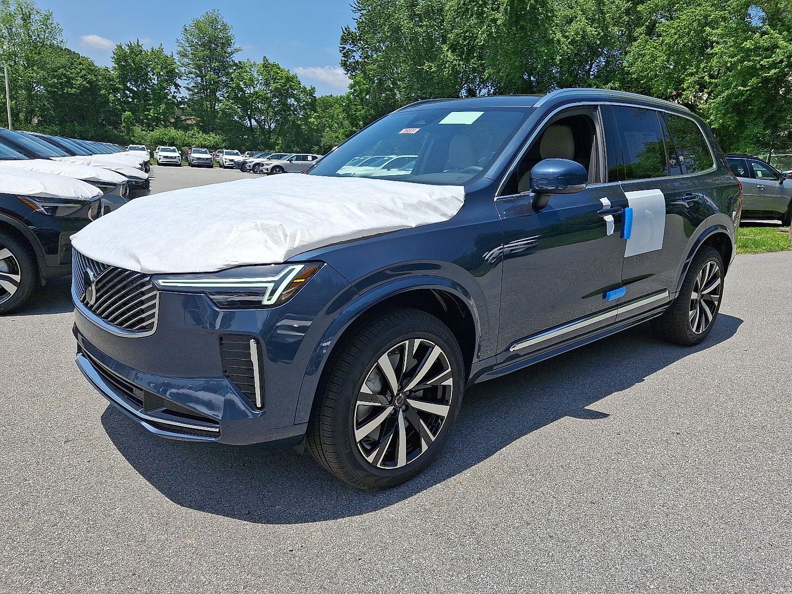 2026 Volvo XC90 B5 Core photo 2
