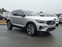 2025 Volvo XC40 B5 Ultra Dark Theme SUV
