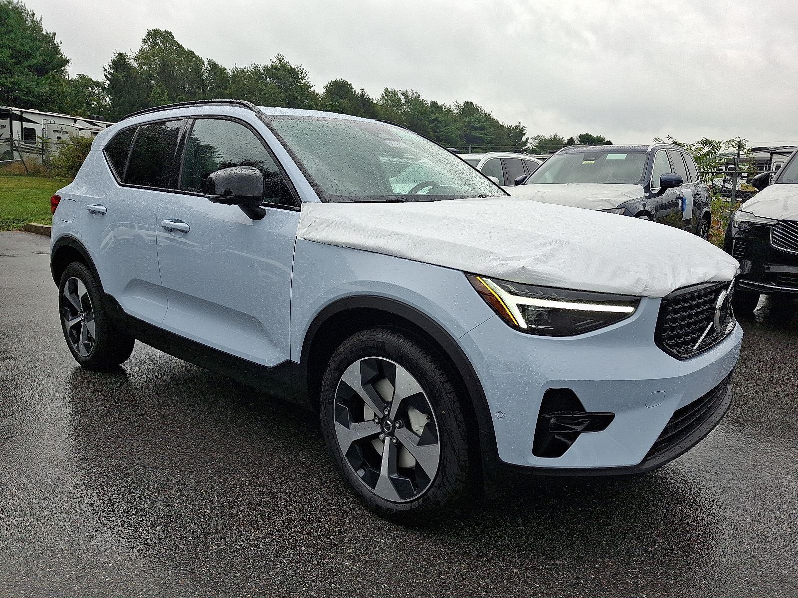 2026 Volvo XC40 Plus's photo