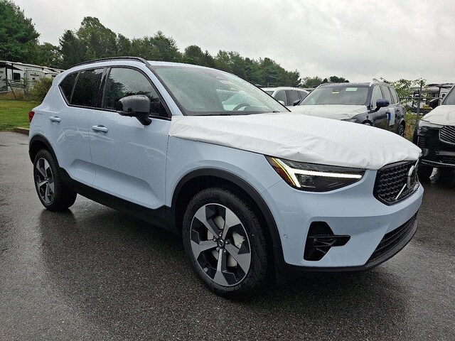 2026 Volvo XC40 B5 Plus AWD SUV