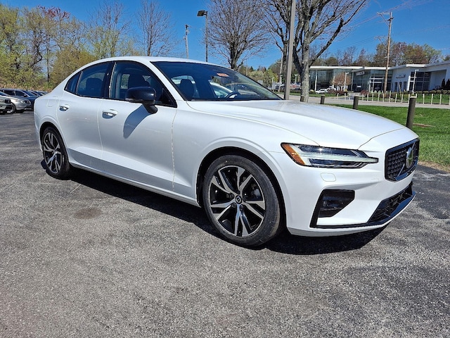 2025 Volvo S60 B5 FWD Core Sedan