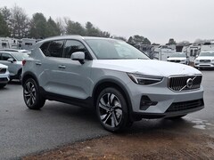 2025 Volvo XC40 B5 Ultra Bright Theme SUV