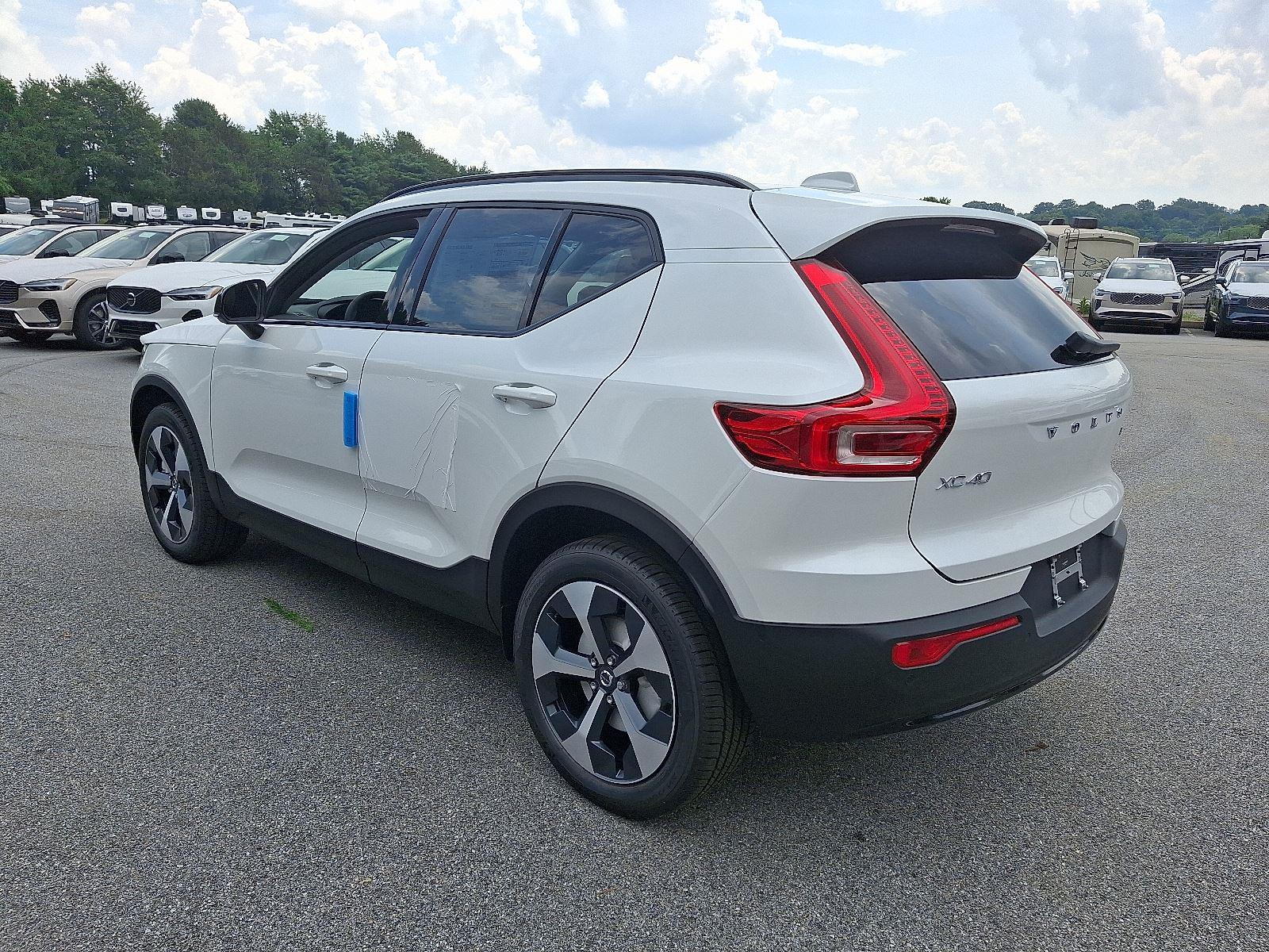 2026 Volvo XC40 Plus photo 2