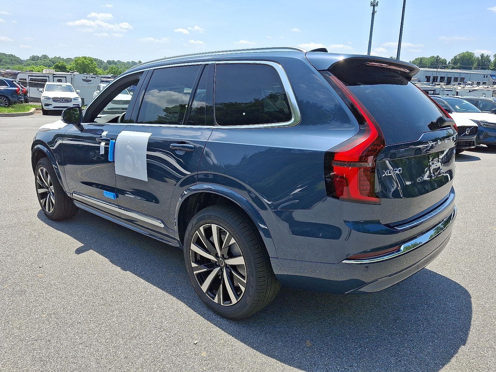2026 Volvo XC90 B5 Core photo 3