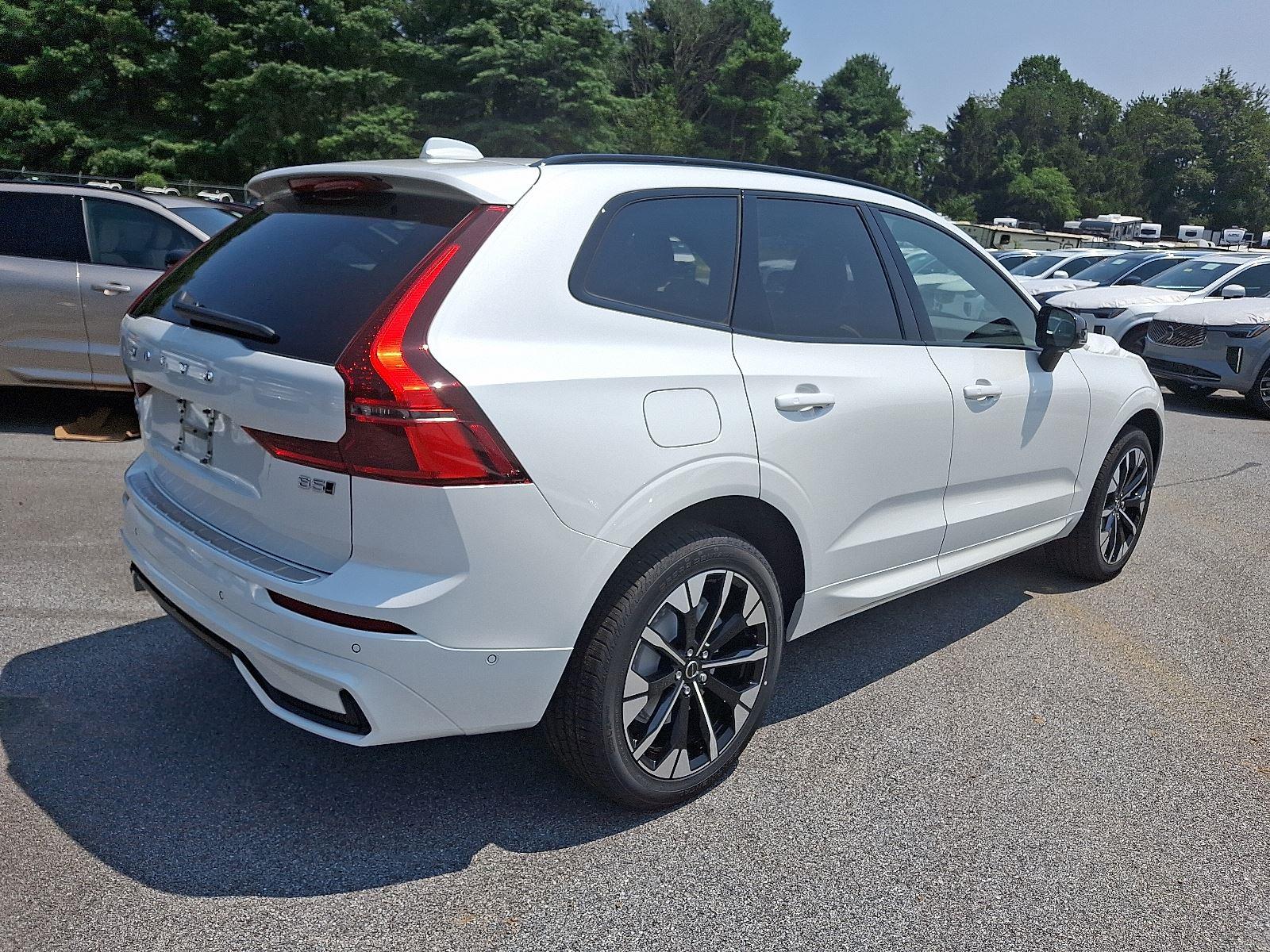 2026 Volvo XC60 B5 Plus photo 4
