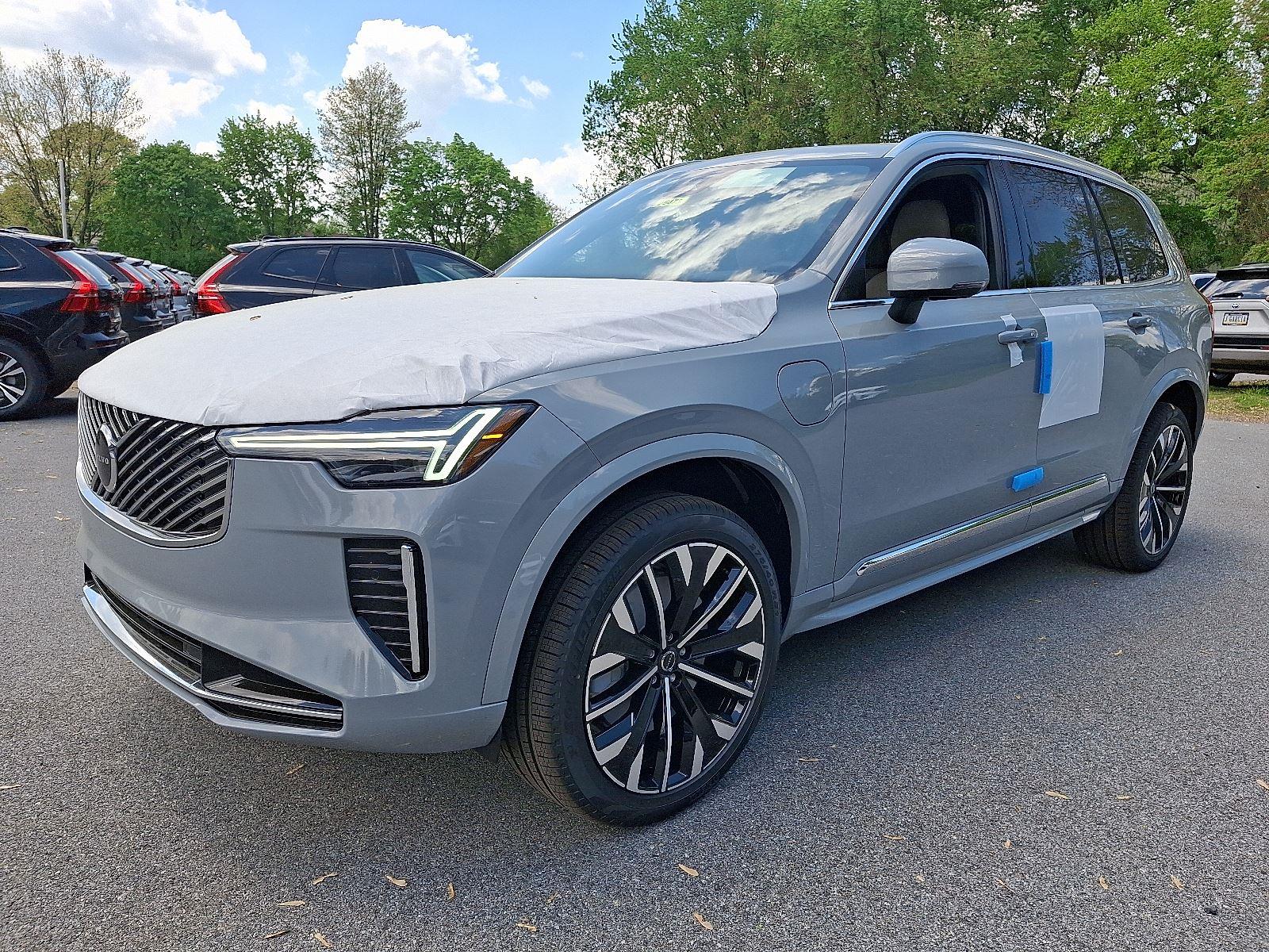 2025 Volvo XC90 T8 Core photo 2