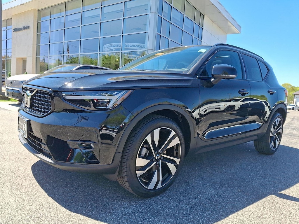 Certified 2025 Volvo XC40 Ultra Dark Theme SUV