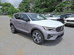 2026 Volvo XC40 B5 Core SUV
