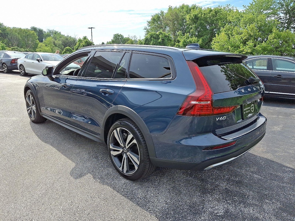 Certified 2024 Volvo V60 Cross Country B5 AWD Plus Wagon