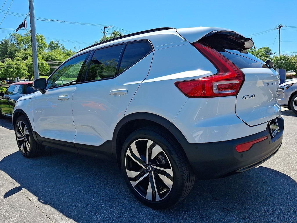 Certified 2024 Volvo XC40 Plus Dark Theme SUV