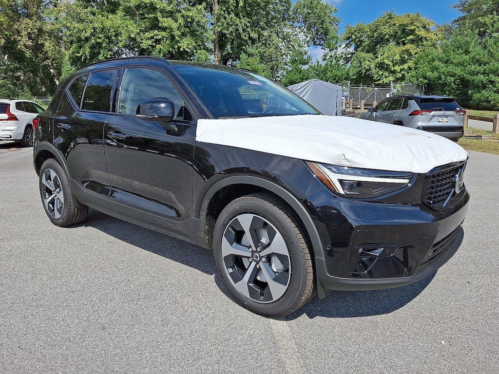 New 2026 Volvo XC40 B5 Plus SUV