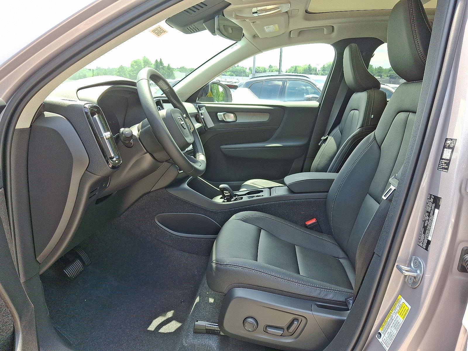 2026 Volvo XC40 Core - Photo 9