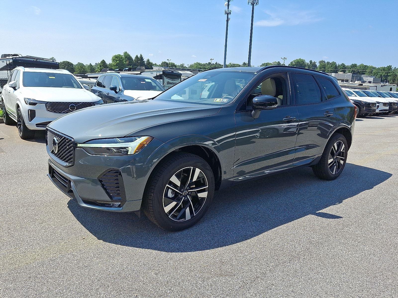 2026 Volvo XC60 B5 Core photo 2