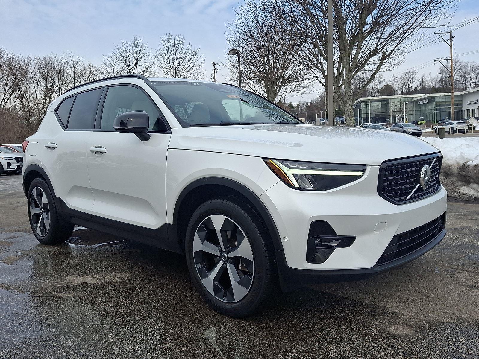 2023 Volvo XC40 SUV 