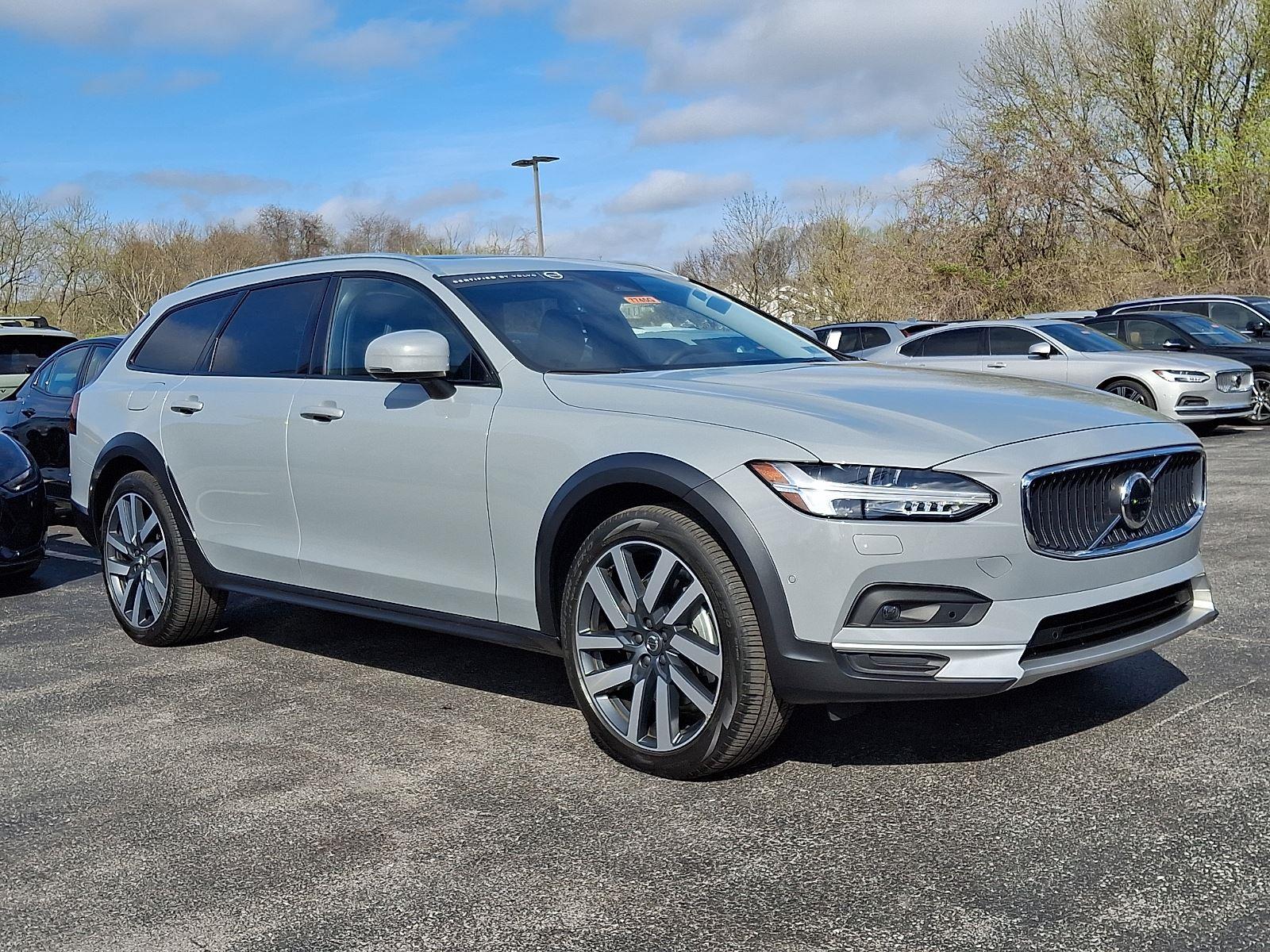 2025 Volvo V90 Cross Country B6 Ultra AWD's photo